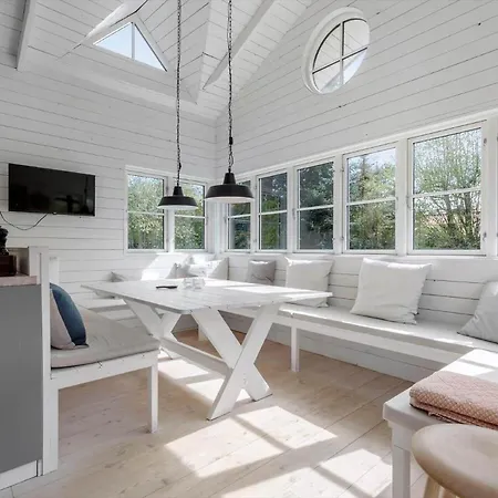 8242-knebel-uraniavej-5 *